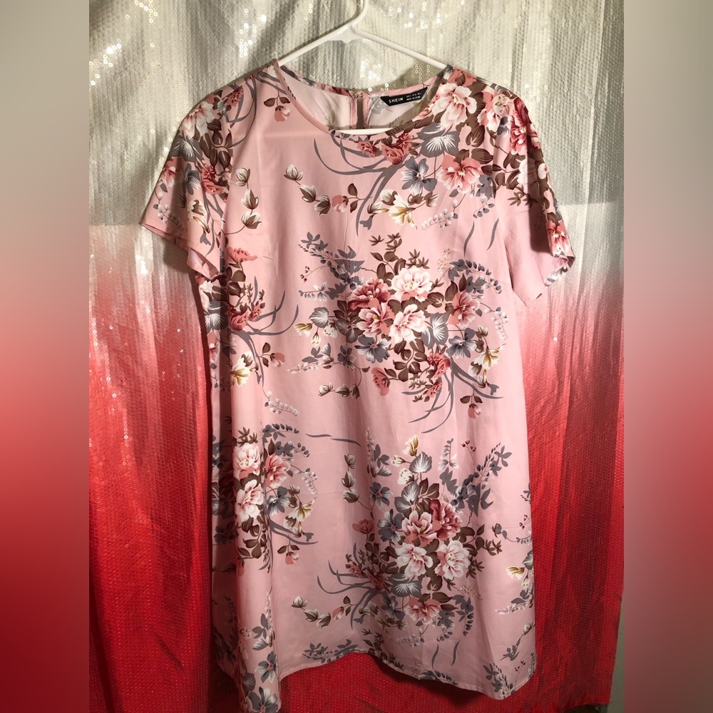 Shein Brand in size small dress 100% polyester.